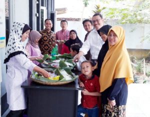 Pelantikan Anggota Dewan, PKS Lebak Makan Pecel Bersama Kader