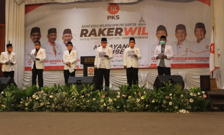 Semerbak Sajak W.S Rendra di Rakerwil PKS Banten