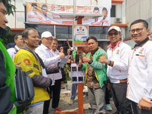 PEDULI KETAHANAN ENERGI, PKS BANTEN HADIRKAN GERAI CHARGER GRATIS BERTENAGA SURYA
